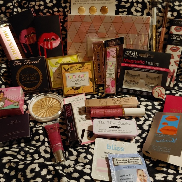 High end beauty lot - Picture 6 of 6